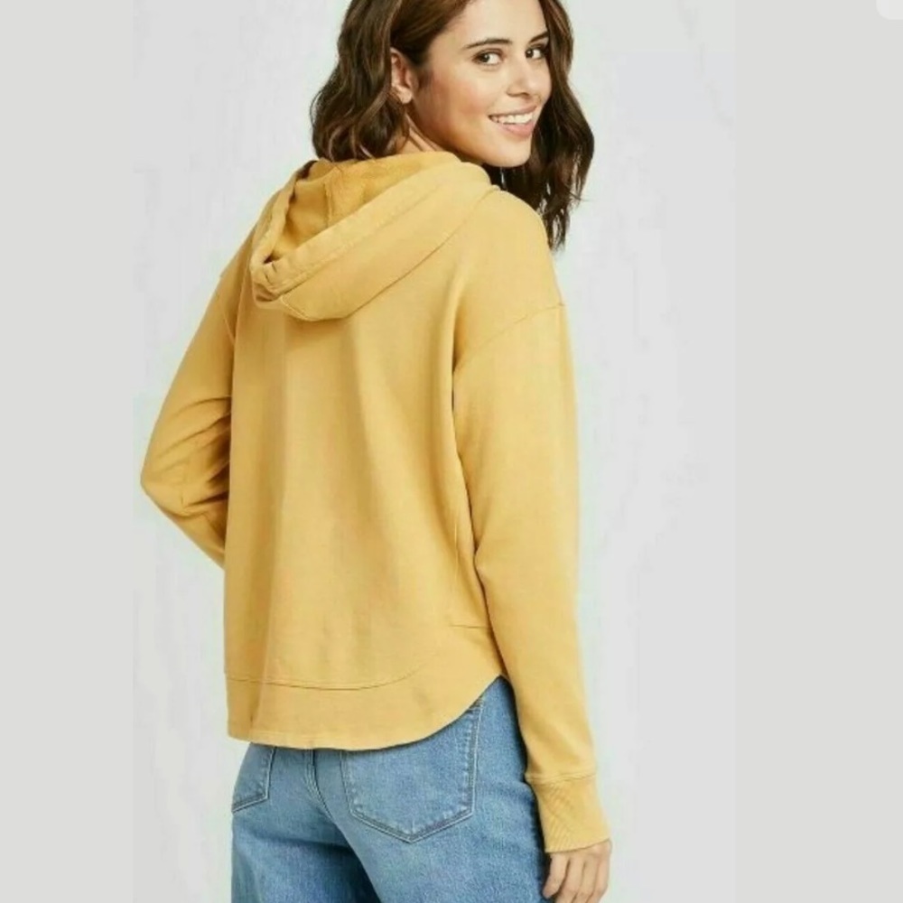 Mustard Sweatshirt | Universal Thread ✨ - Picture 2 of 4